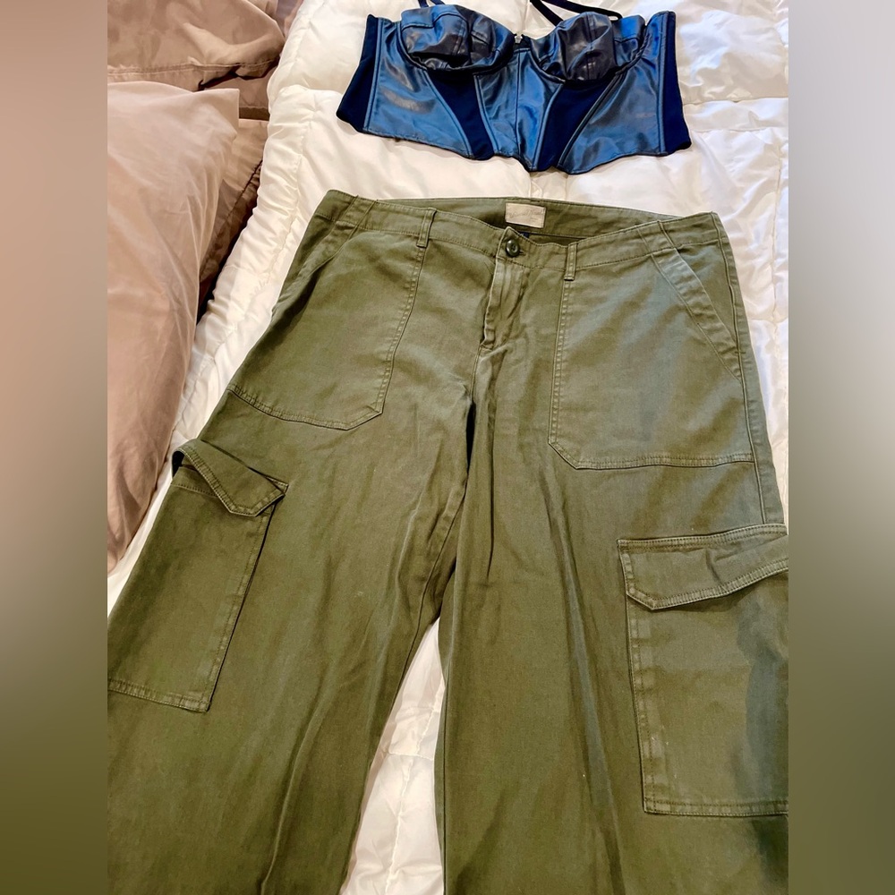Women’s size 17 Green wide leg Cargo Pants